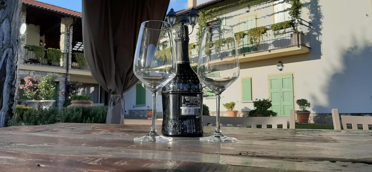 Casale Raffaello B&B Como Albese Con Cassano Esterno foto