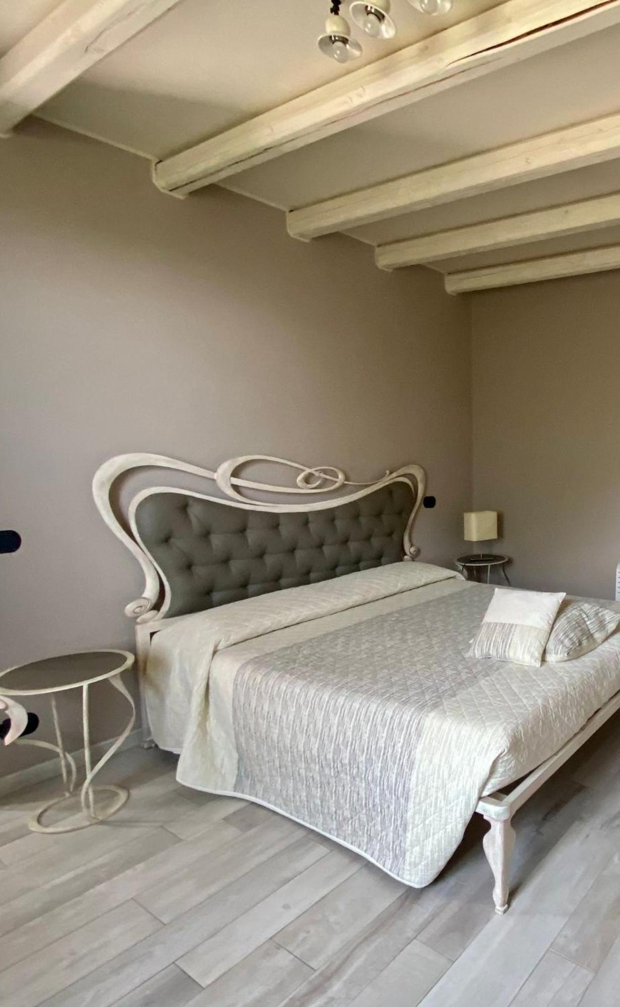 Casale Raffaello B&B Como Albese Con Cassano Esterno foto
